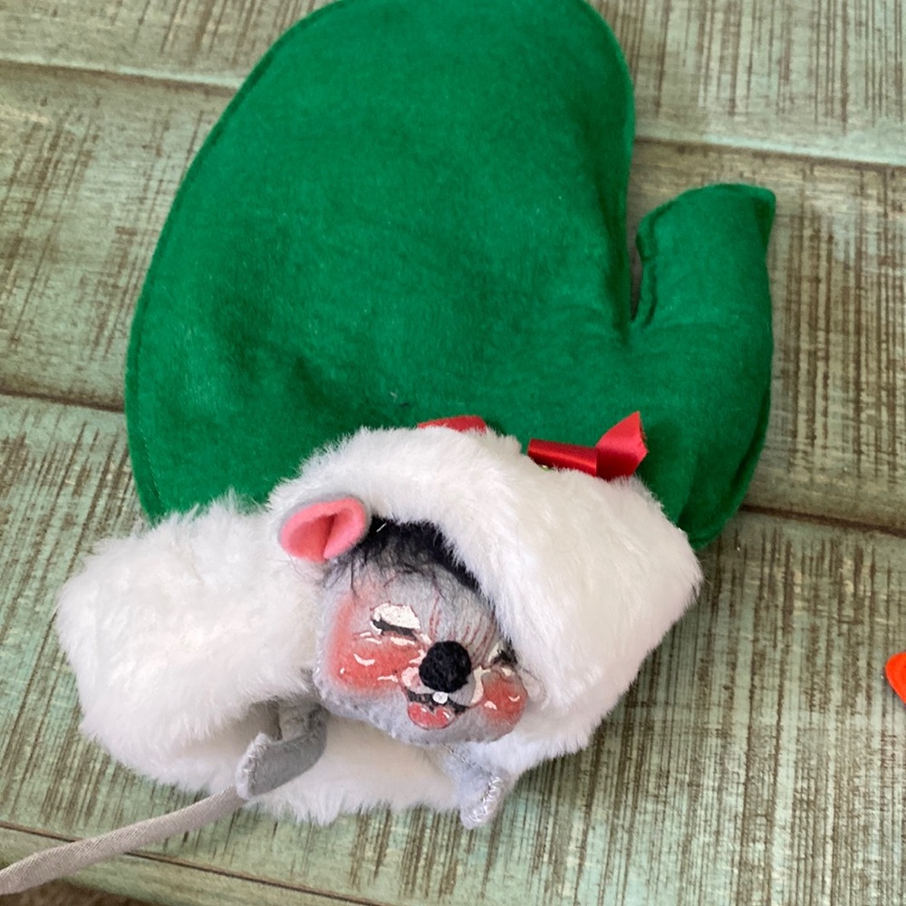 Annalee vintage 1965 mouse in Santa mitt